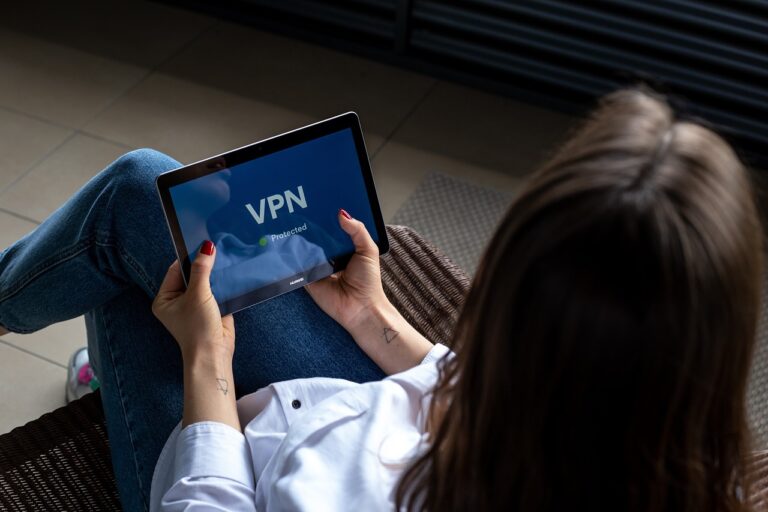 VPN na router. Jak korzystać z VPN w całej sieci domowej?