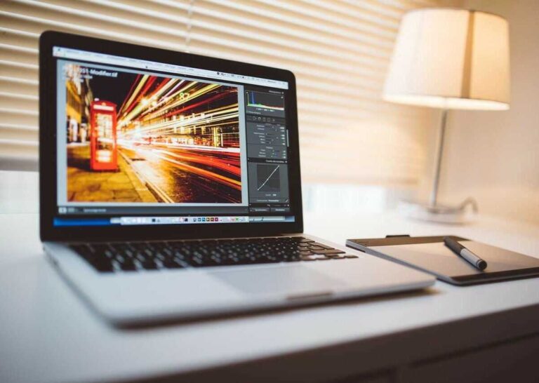 Jak przyspieszyć działanie komputera – poznaj najlepsze metody na usprawnienie systemu