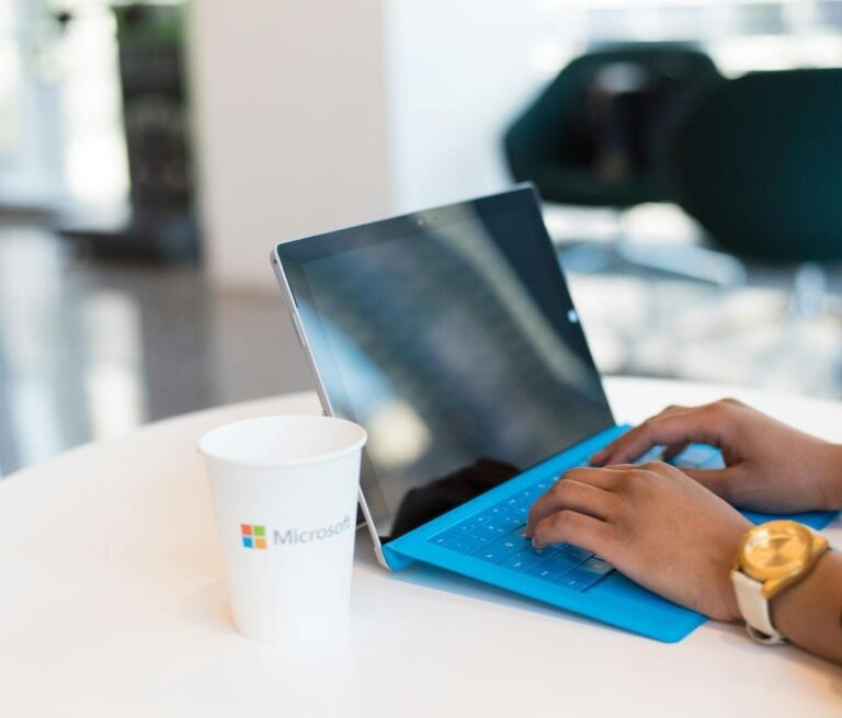 Numerowanie stron w Wordzie — poradnik dla początkujących i zaawansowanych