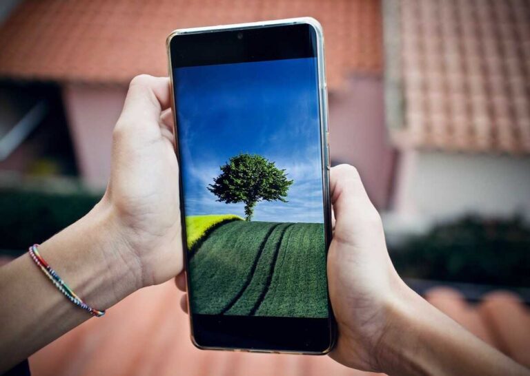 Jak usunąć rysy z telefonu? Czy producenci past znają sposób na „wieczny” ekran?