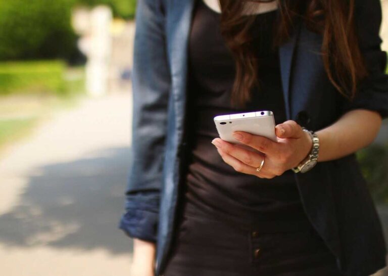 Poczta głosowa bez tajemnic – jak odsłuchiwać wiadomości?